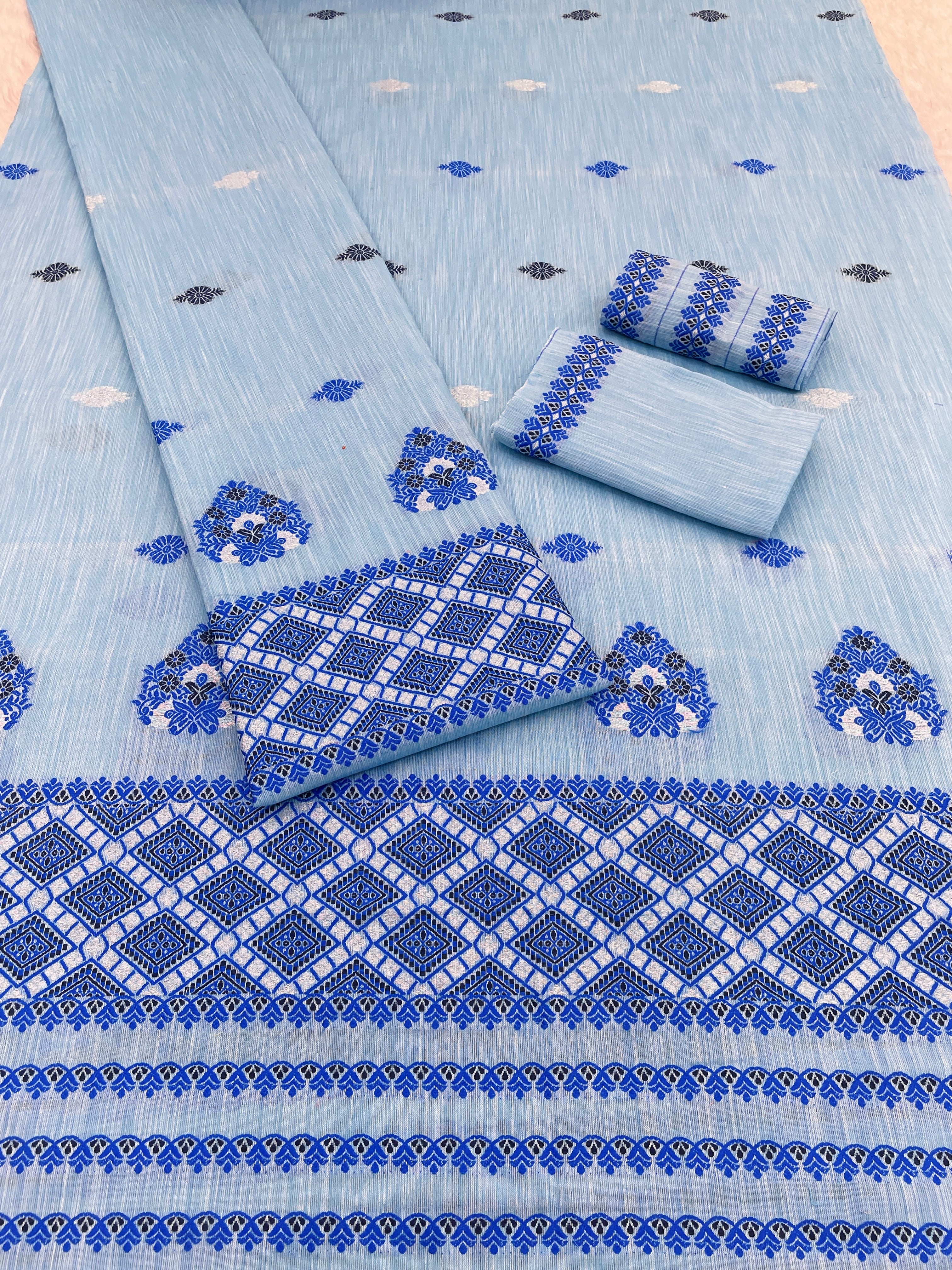 Elegant Assamese Mekhela Chador Set with Embroidered Detailing