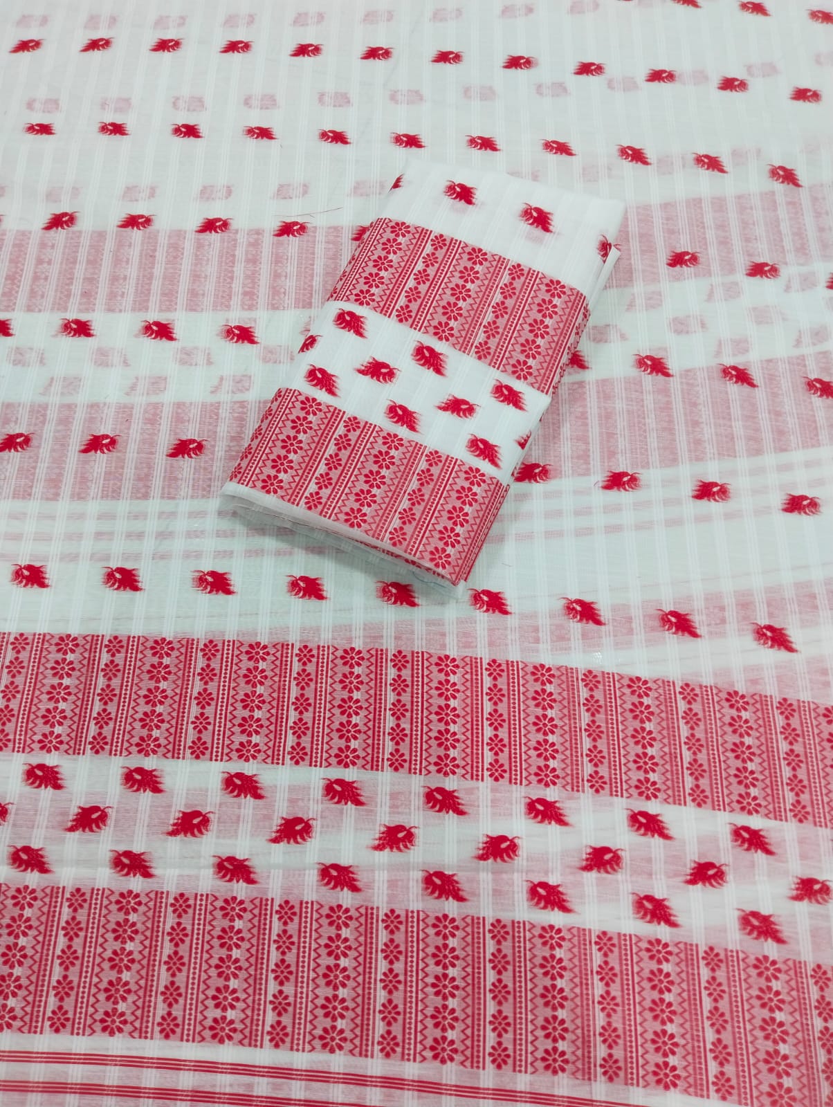 Kesapatt Blue & White Cotton Slub Mekhela Sador Set – Gari Diya Jacquard Design